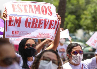 Professores cobram reajuste linear de 33,24%