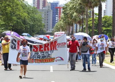 Professores em manifestação na Avenida Marechal Castelo Branco
