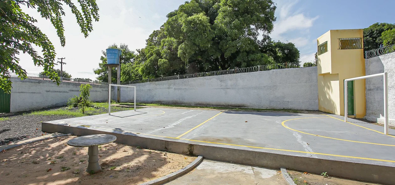Quadra poliesportiva do Semiliberdade