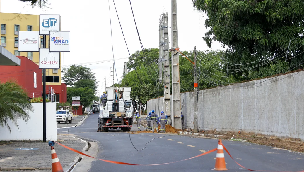 Raio atinge poste a zona Leste de Teresina