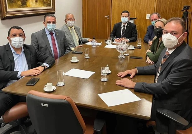 Reunião onde foi definida a entrega do comando do partido ao prefeito