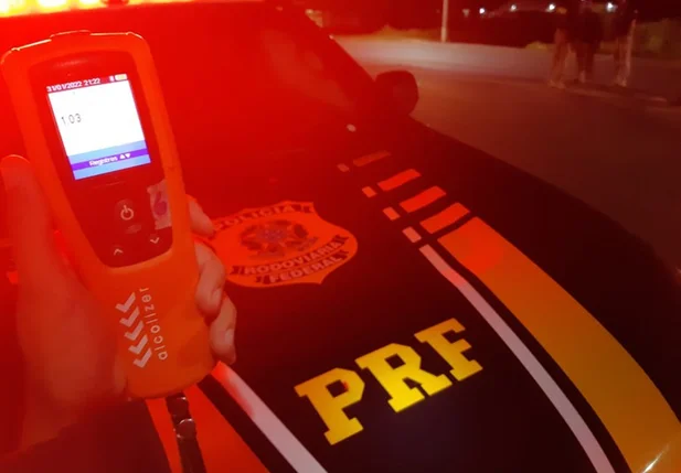 Teste de alcoolemia realizado pela PRF em Bom Jesus
