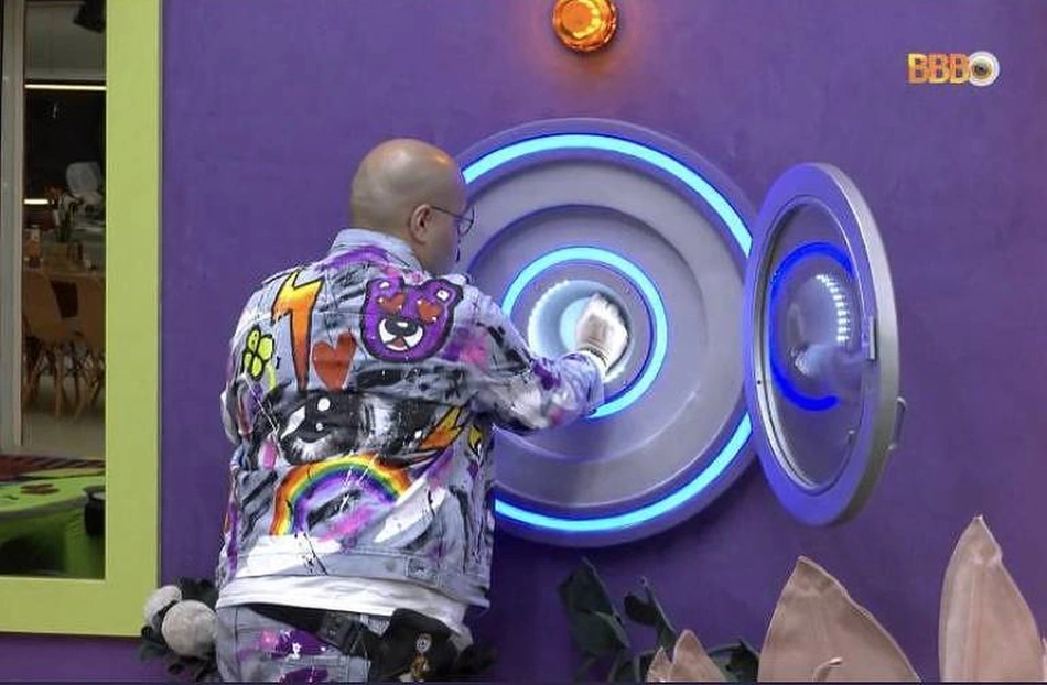 Tiago Abravanel aperta botão da desistência e abandona o BBB22