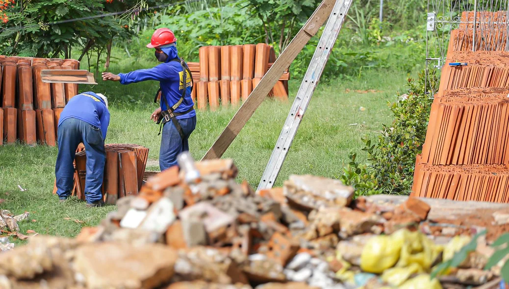 Trabalhadores na obra