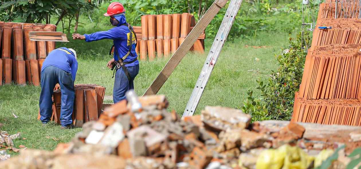 Trabalhadores na obra