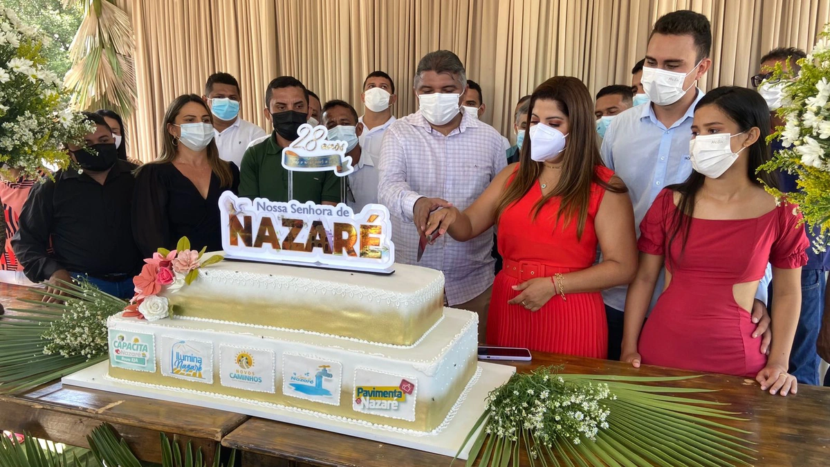 Tradicional corte do bolo em Nossa Senhora de Nazaré
