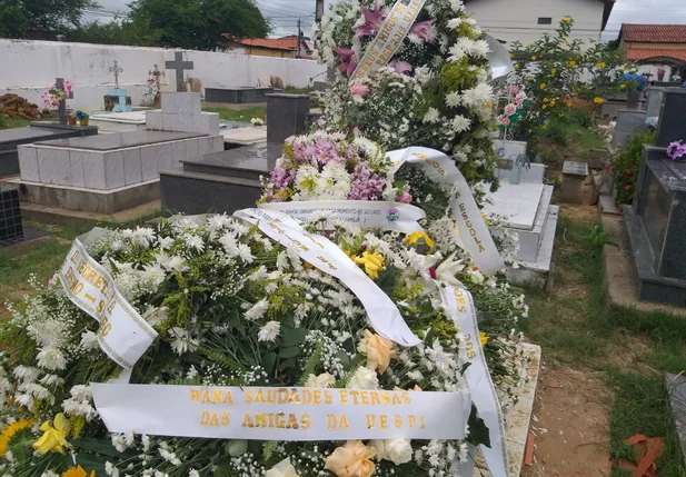 Túmulo de Wana Sara Cavalcante