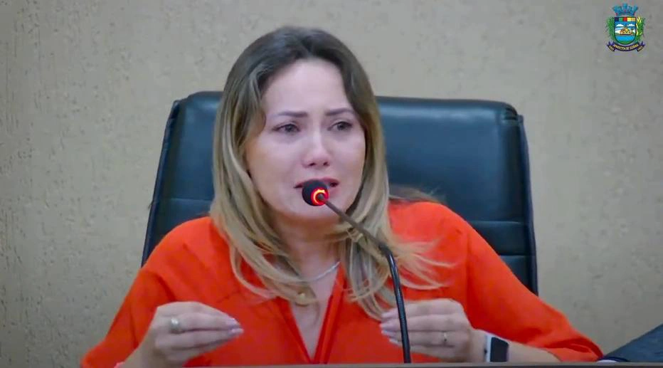 Vereadora Camila Rosa teve áudio interrompido em meio a uma discussão sobre cotas de gênero.