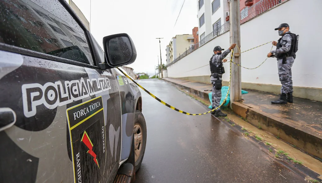Viatura do 5º BPM no local do crime