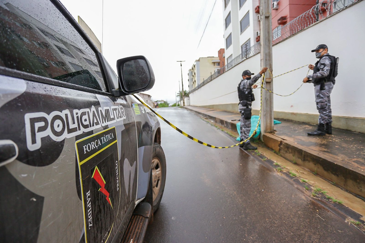 Viatura do 5º BPM no local do crime