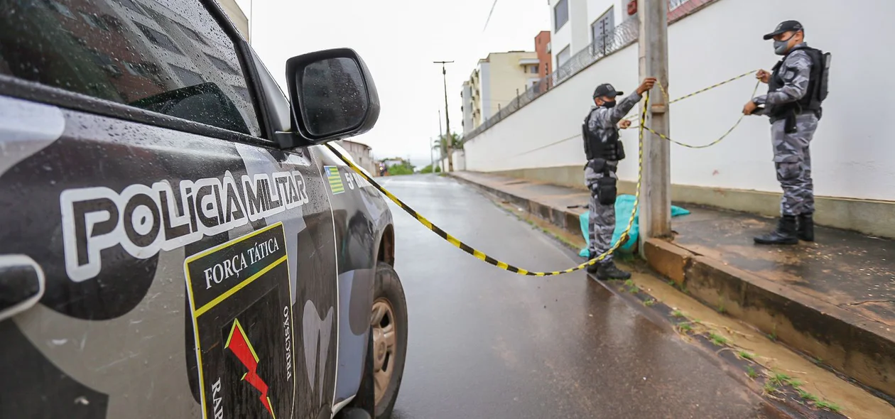 Viatura do 5º BPM no local do crime