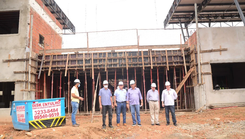 Visita às obras ocorreu na manhã desta terça