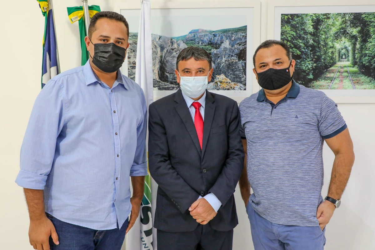 Wellington Dias ao lado de Evaldo Gomes e Akássio