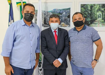 Wellington Dias ao lado de Evaldo Gomes e Akássio