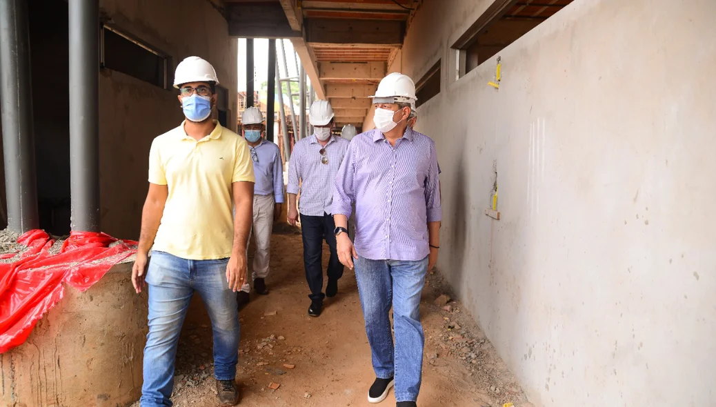 Zé Filho visita obras da Escola Sesi de Teresina