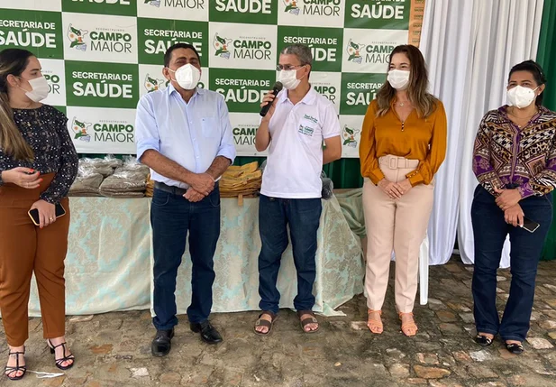 A entrega dos novos uniformes contou com a presença da secretária de Saúde de Campo Maior