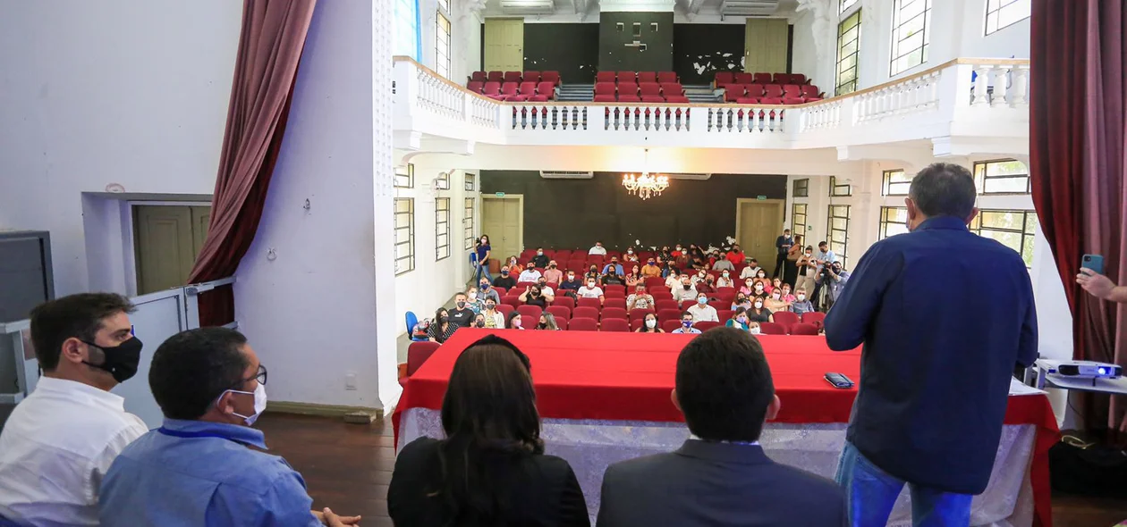 A inauguração do programa ocorreu no Liceu Piauiense
