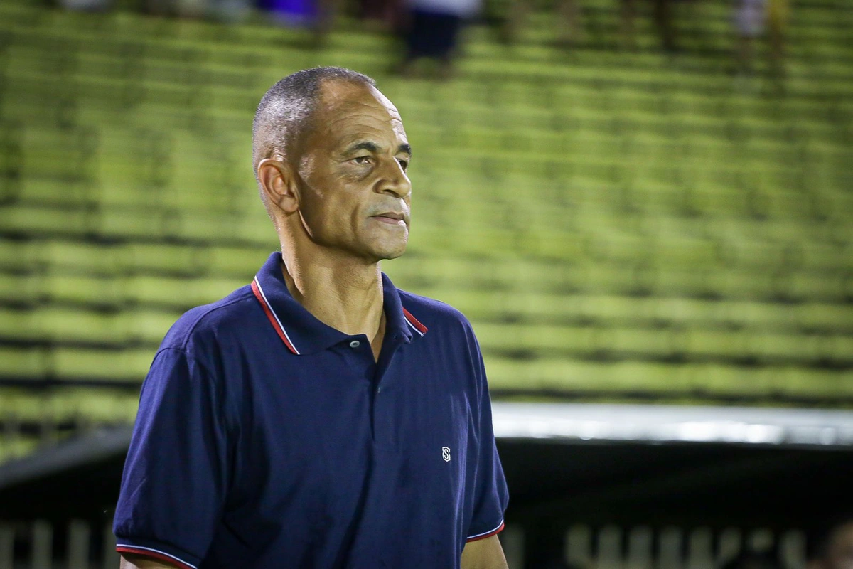 A partida marcou a estreia de Edson Souza no comando do Colorado