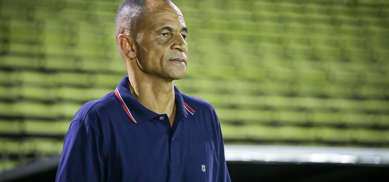 A partida marcou a estreia de Edson Souza no comando do Colorado