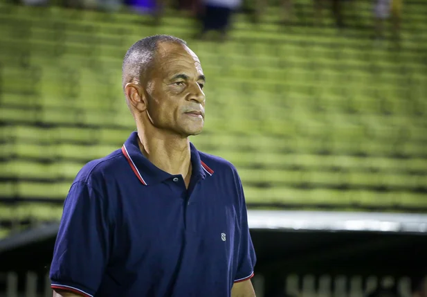 A partida marcou a estreia de Edson Souza no comando do Colorado