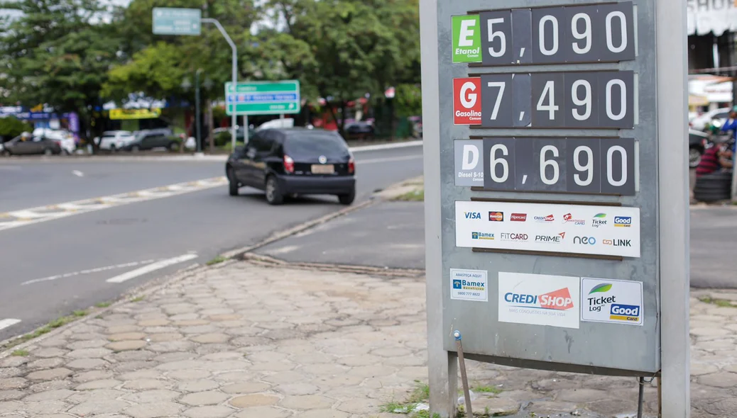 Alguns postos vendem a gasolina acima de R$ 7,00
