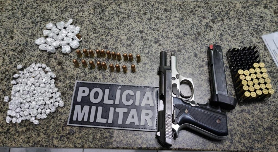 Arma, drogas e munições apreendidas