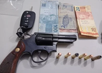 Arma e munições apreendidas pela PM