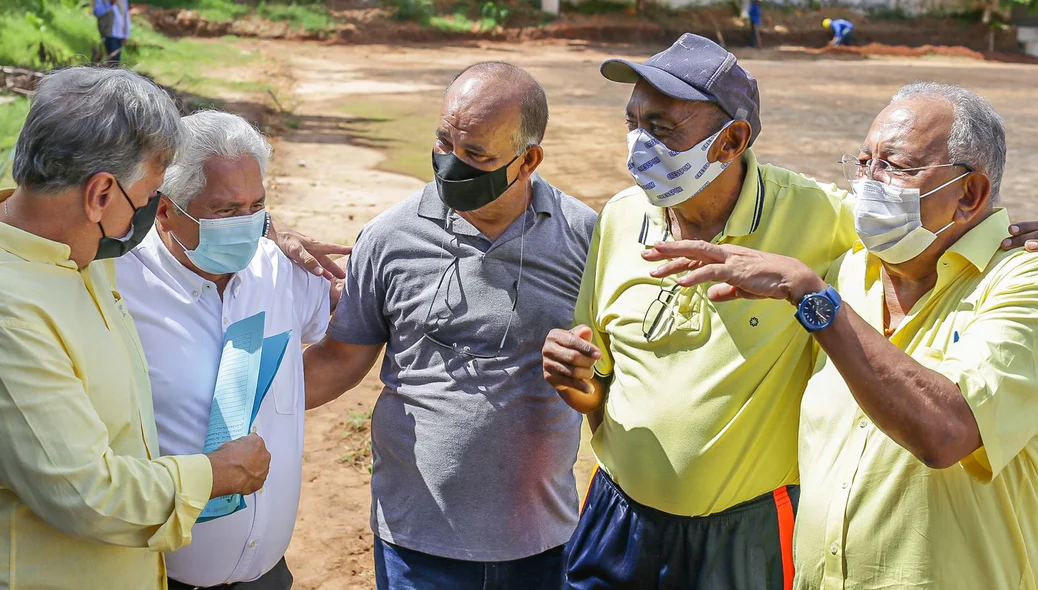Autoridades participaram da vista ao campo do bariri