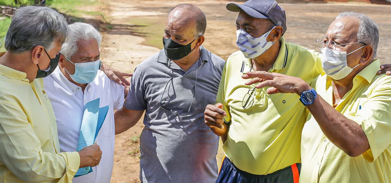 Autoridades participaram da vista ao campo do bariri