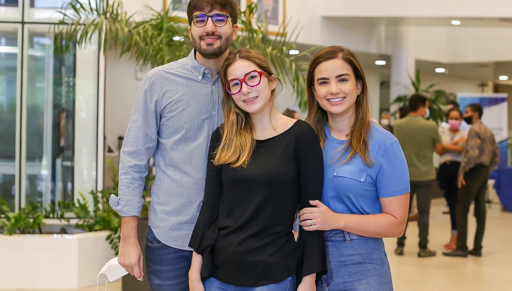 Bárbara Soares com os irmãos