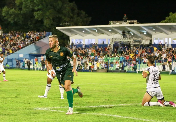 Betinho marcou o gol da vitória e classificação Alviverde na Copa do Brasil