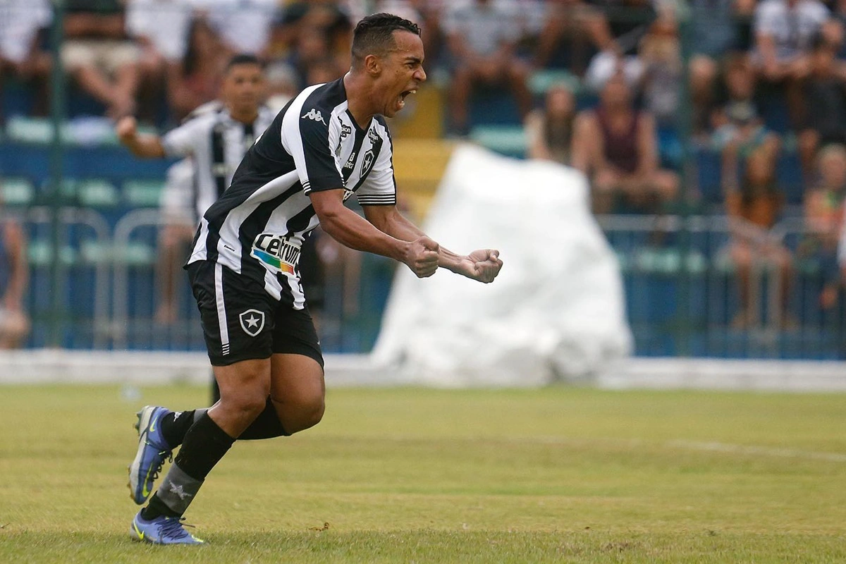 Botafogo empata com Audax