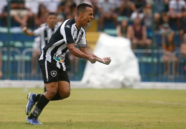 Botafogo empata com Audax