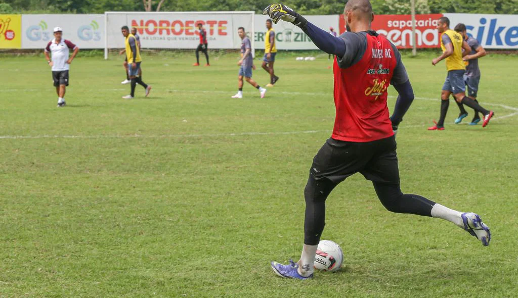 Bruno Fuso em treinamento no CT Afrânio Nunes