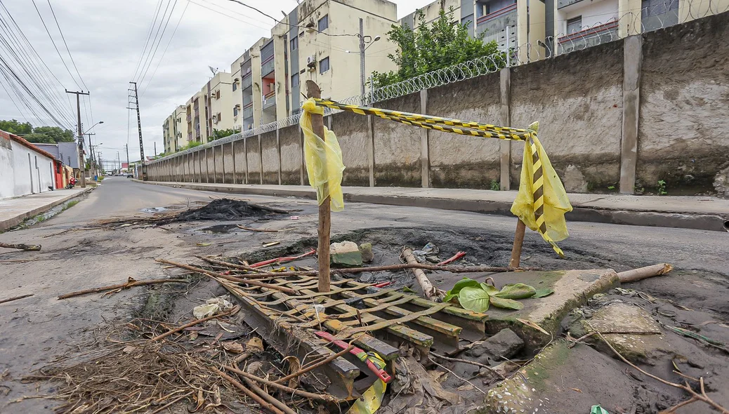 Buraco na Rua 13 de Maio