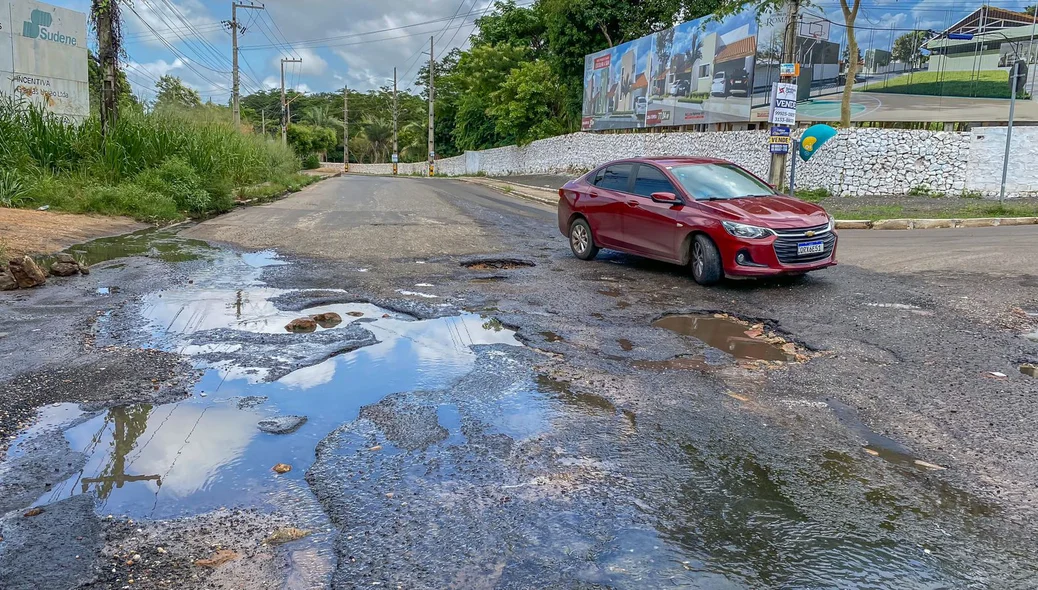 Buraqueira na Avenida Josué Moura Santos