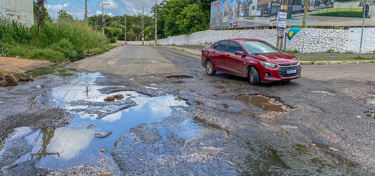 Buraqueira na Avenida Josué Moura Santos