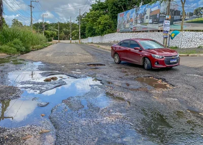 Buraqueira na Avenida Josué Moura Santos