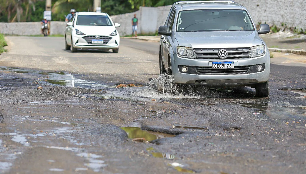 Buraqueira na Avenida Josué Moura Santos
