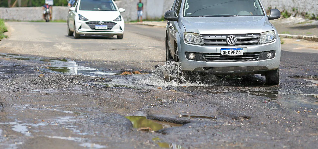 Buraqueira na Avenida Josué Moura Santos