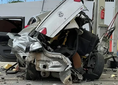Carro ficou destruído no CE