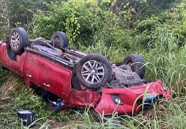 Carro ficou destruído