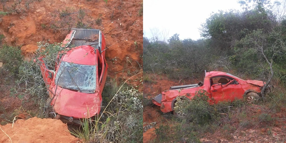 Carro ficou destruído