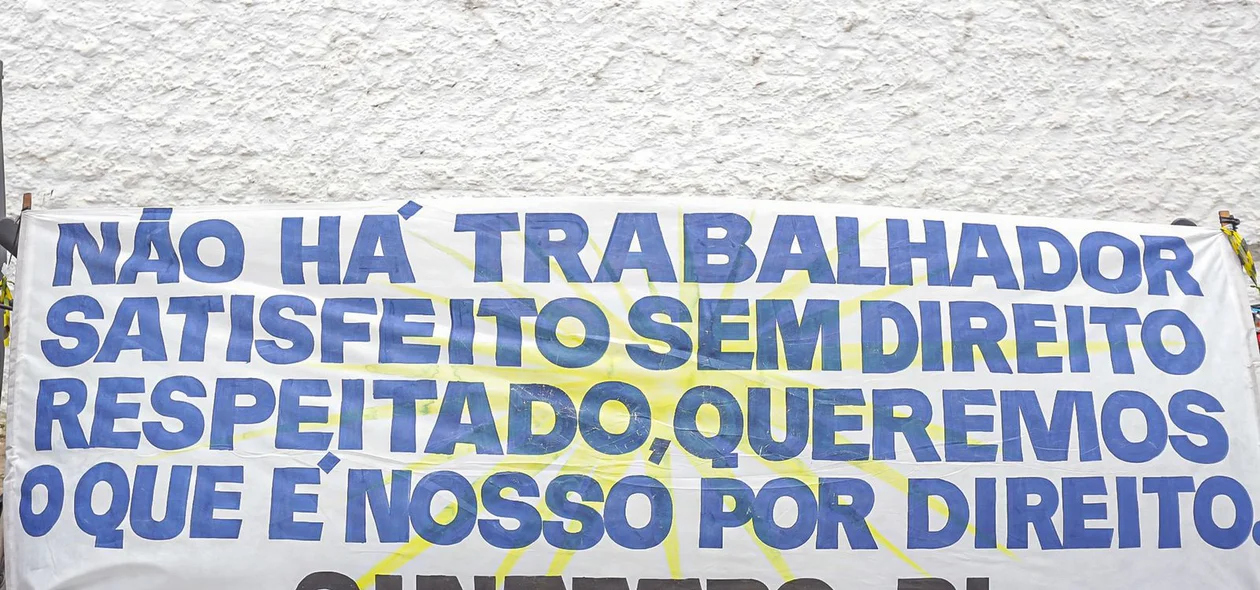 Cartaz reivindicando melhorias