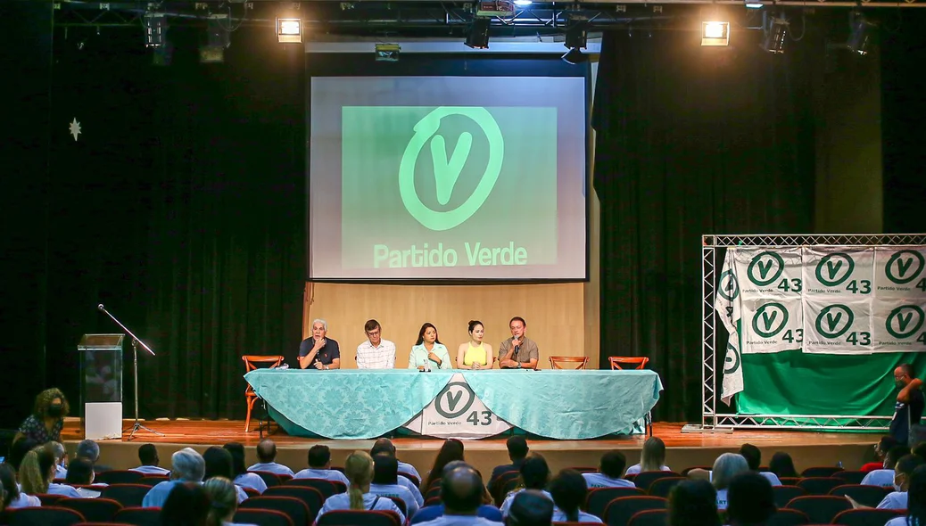 Coletiva aconteceu nesta manhã