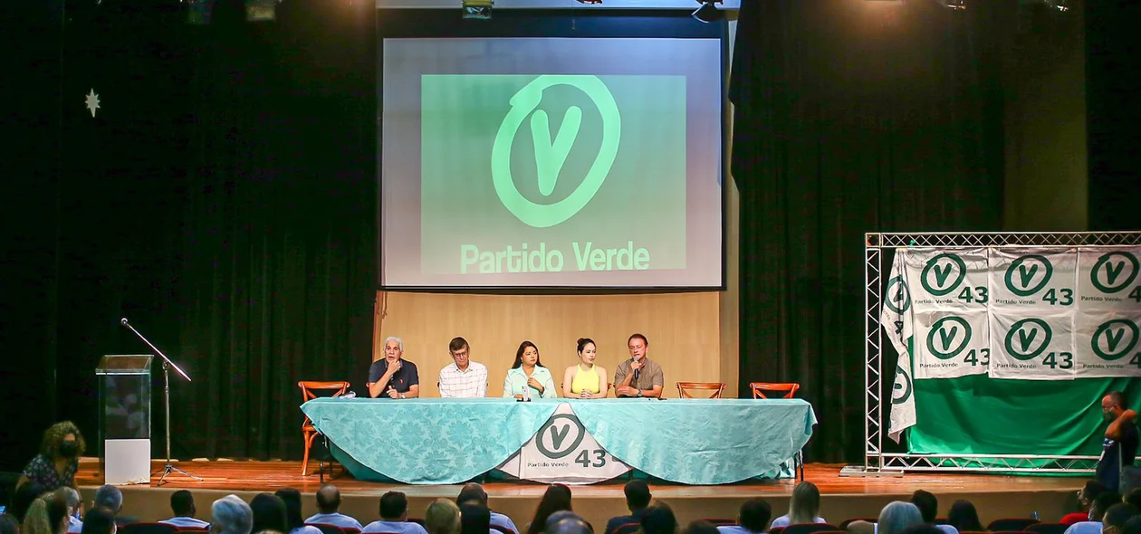 Coletiva aconteceu nesta manhã