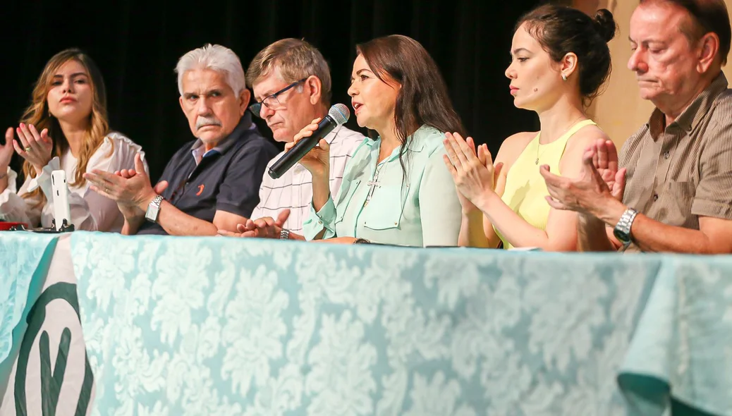 Coletiva da deputada Teresa Britto