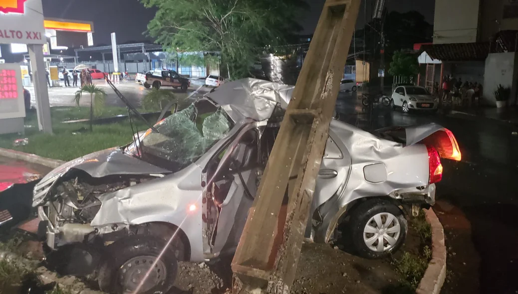 Condutor dirigia em alta velocidade