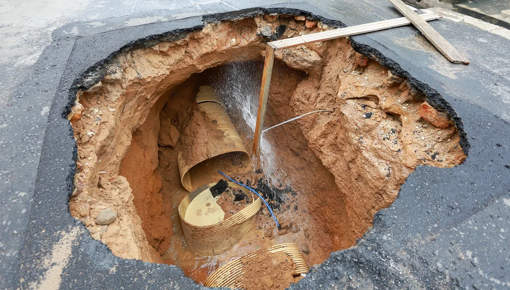 Cratera no bairro Dirceu