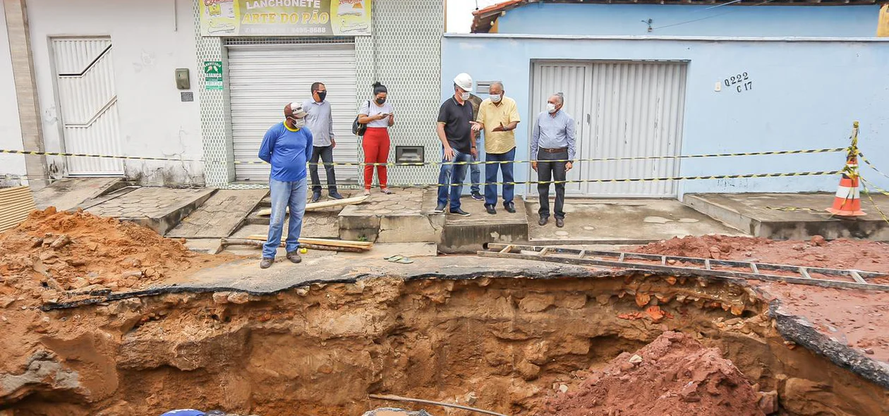Cratera se abriu com as fortes chuvas dos últimos dias na capital